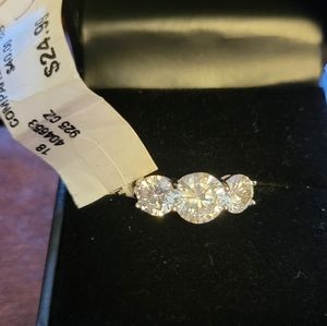 3 Stone Cubix Zirconia Ring Size 6-6.5
